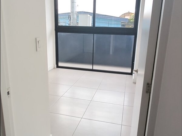Entrada al balcón desde la habitación.